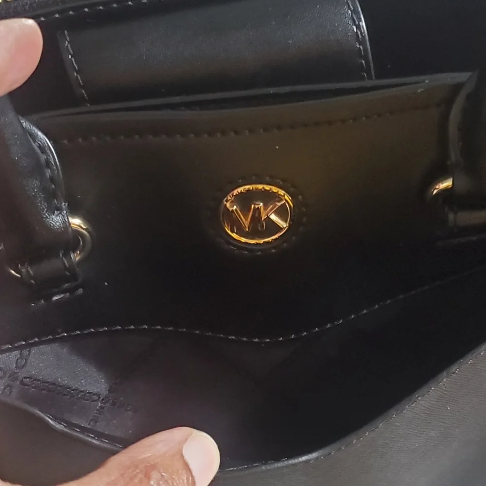 Michael Kors Everly Plain & Sapphino Leather Handbag With Shoulder Strap